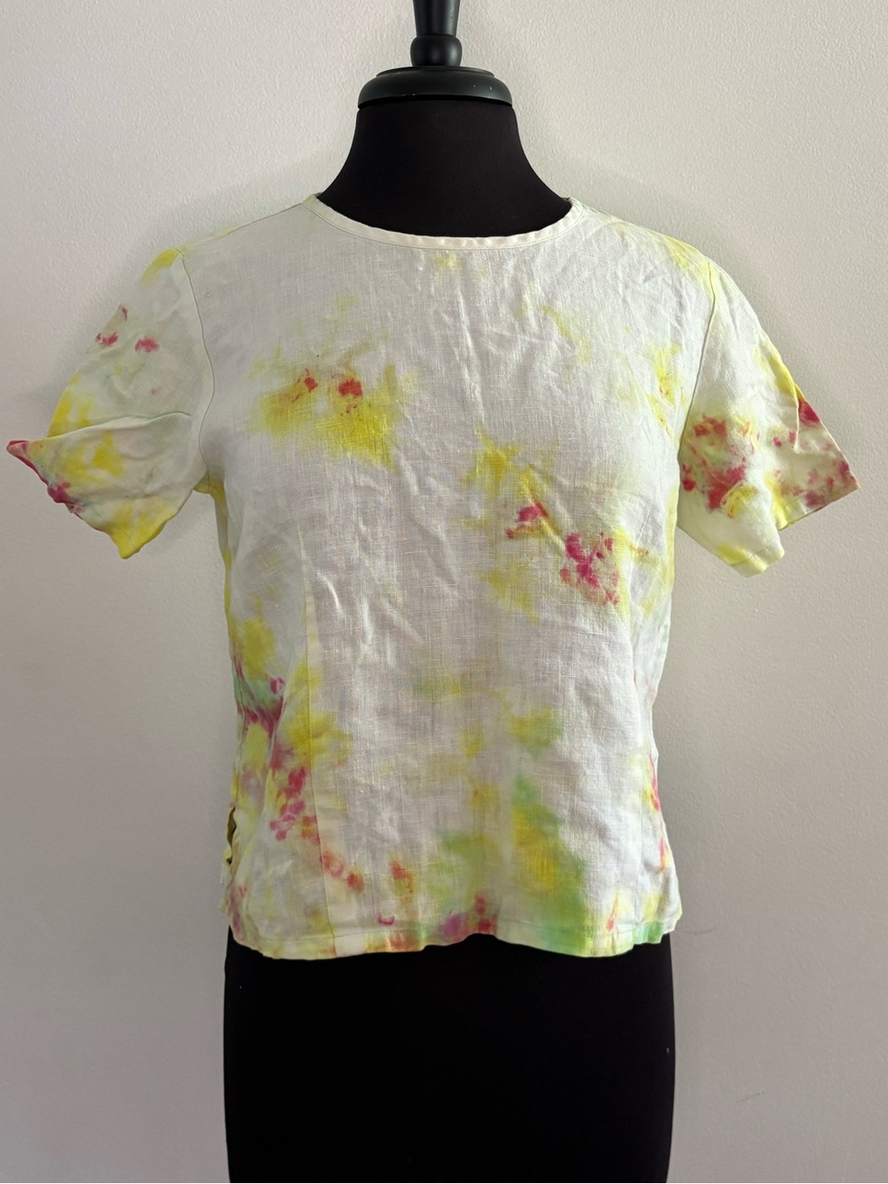 LL Bean Women's White Tie-Dye Short Sleeve Top with Yellow & Pink Accents XS